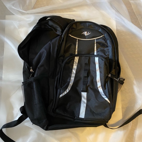 BRANK NEW BACKPACK - Picture 1 of 1